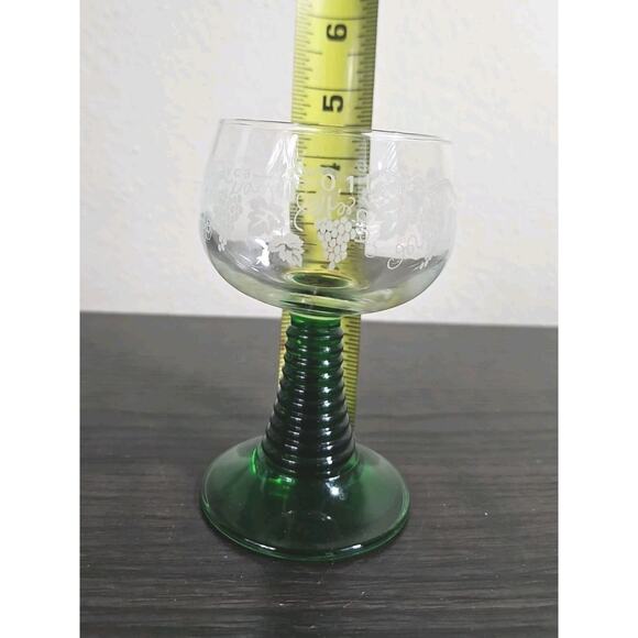 Vtg Luminarc Roemer Wine Glass 5 1/2" Etched Grapes Beehive Green Stem France - Picture 6 of 8